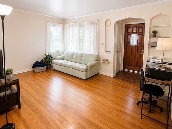 4th image of 5753 W 46th St