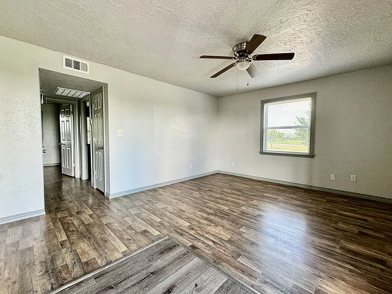 505 NW Oak La Nova Vita #B1 — Photo 4