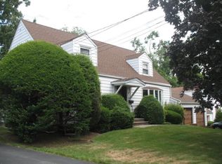 8 Whitman Rd, Yonkers, NY 10710