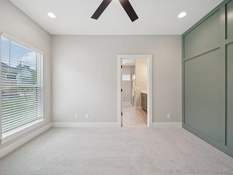 210 S Bluff St #B — Photo 11