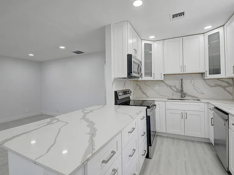 318 Monaco G #G — Photo 17