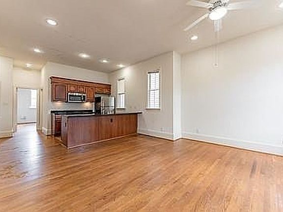 4th image of 1614 W Cary St