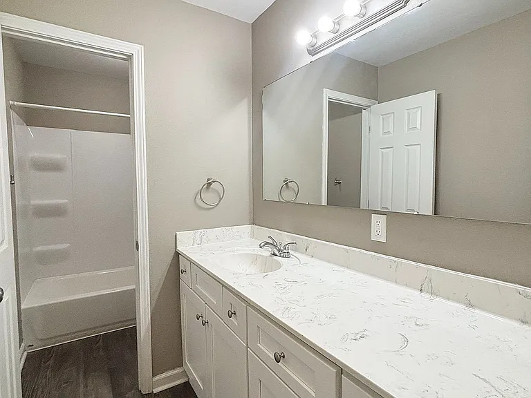 Hearth - Upstairs Hall Bathroom
