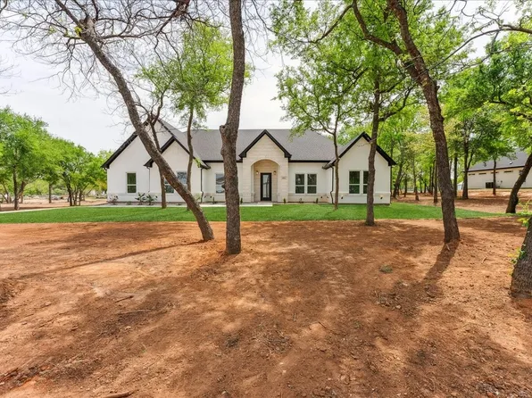 1601 Island Village Ct, Granbury, TX 76048