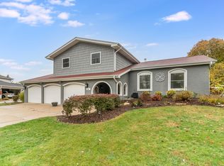 911 Lynwood Ct, Shorewood, IL 60404