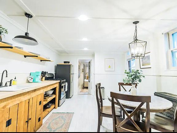4th image of 552 Columbia St #1A