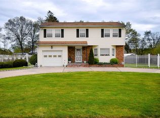 2151 Feuereisen Ave, Ronkonkoma, NY 11779
