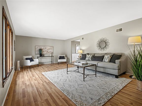 3rd image of 1253 Earlford Dr