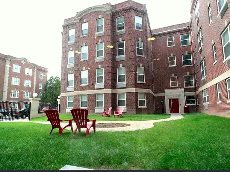 249 S 49th St #206 — Photo 32