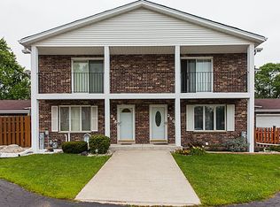 250 Paddock Cir, Glendale Heights, IL