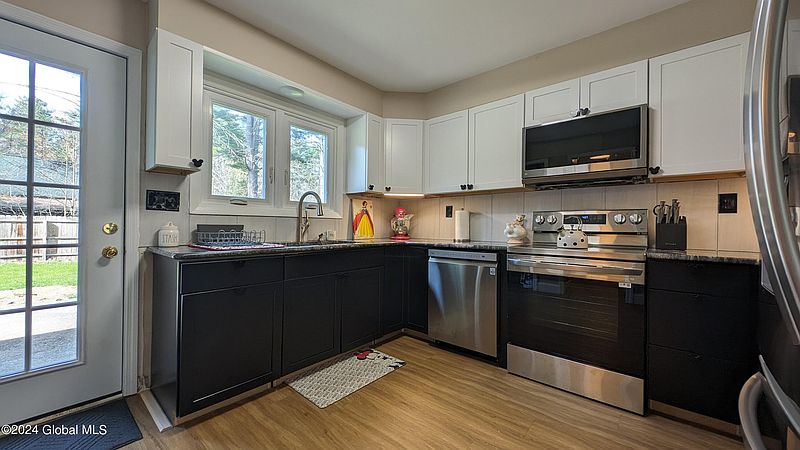 4th image of 24 Peggy Ann Road