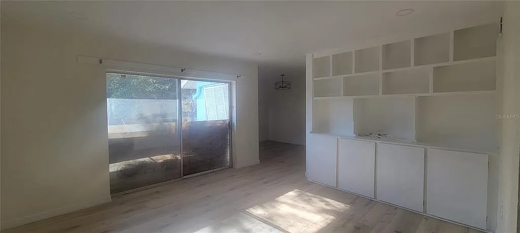 3 bed, 2.0 bath, 1375 sqft, $2,500 — Photo 3