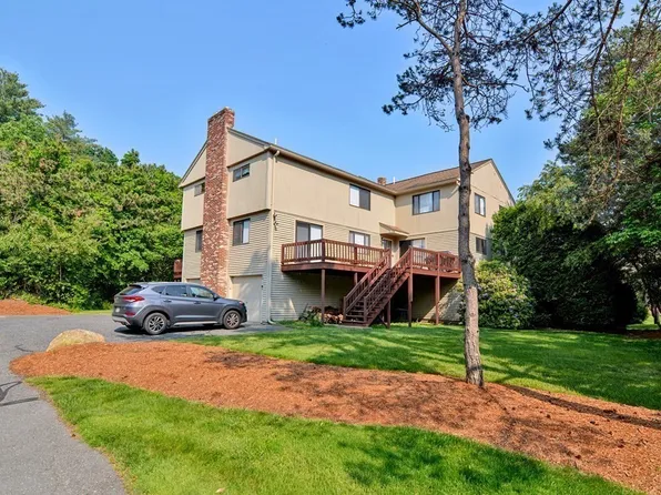 9 Country Club Ln #B, Milford, MA 01757