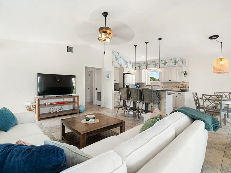 251 Bougainvillea St — Photo 5