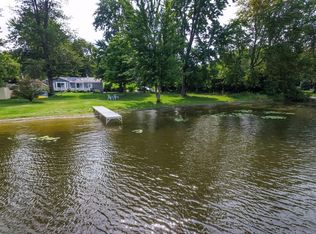 7803 Lakeshore Dr, Whitmore Lake, MI 48189