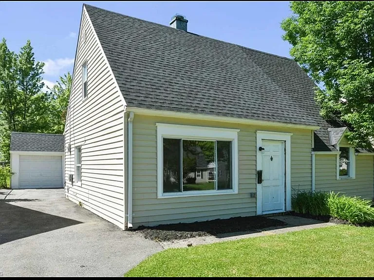 20216 Butternut Ln — Photo 2