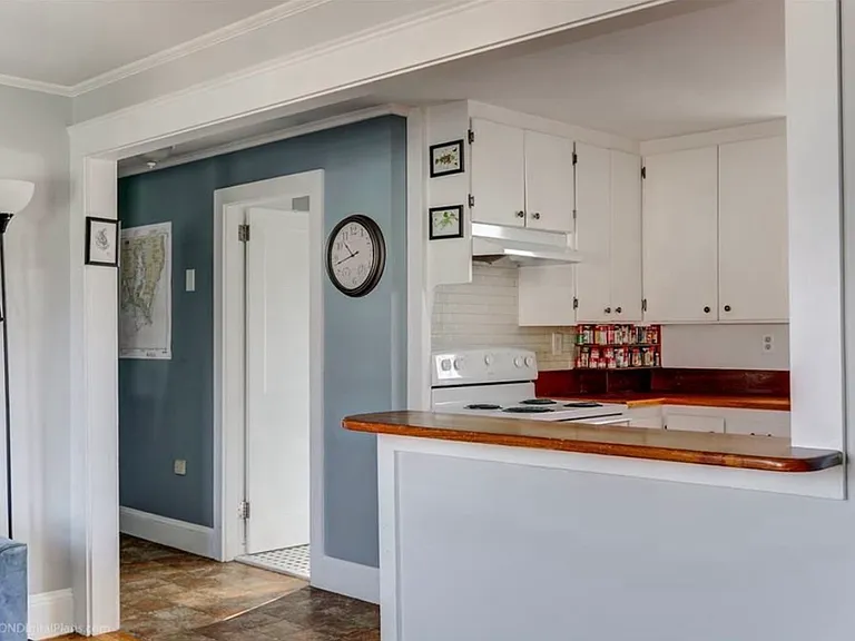 29 Sherwood Rd #2 — Photo 3