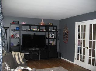 33 Burnham Rd, East Brunswick, NJ 08816