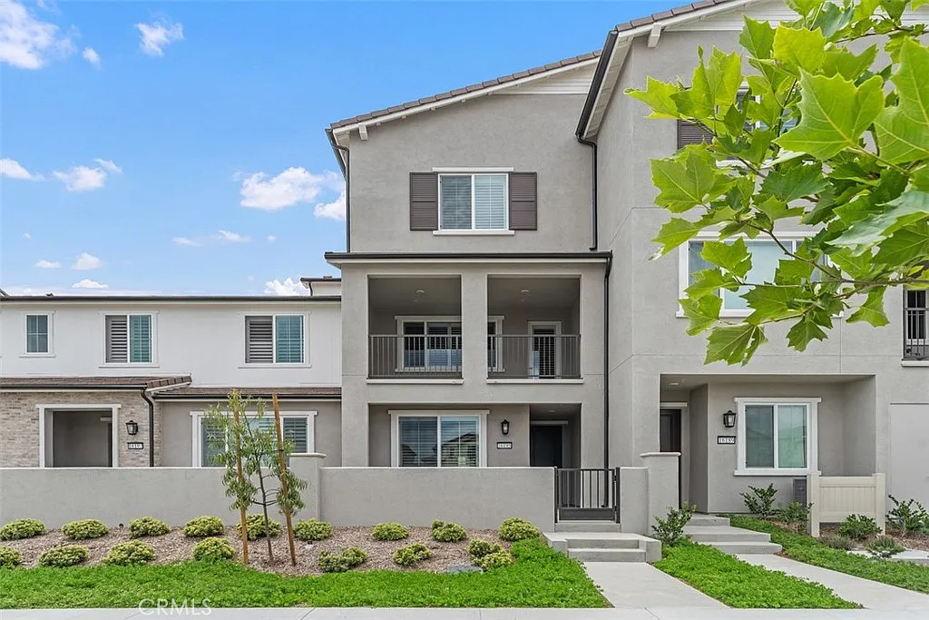 4 bed, 3.5 bath, 2525 sqft, $3,800 — Photo 1