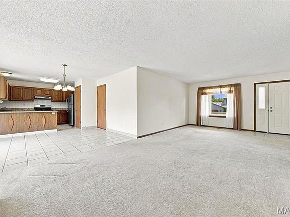 4th image of 3235 Rosedale Dr
