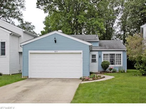 8834 Holly Ln #47, Olmsted Falls, OH 44138