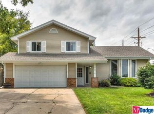 300 Prospect Dr, Papillion, NE 68046