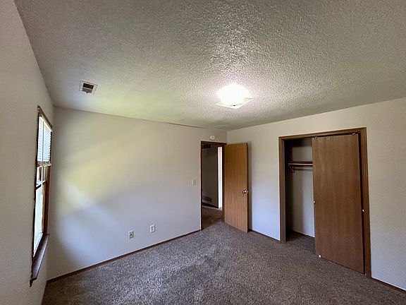 3rd image of 1901 E 23rd St APT D-3