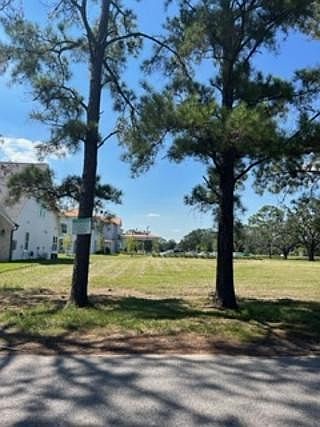 1st image of Colonial Club Dr