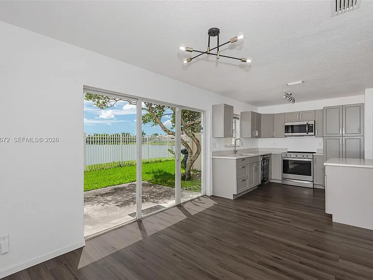 2123 SW 87th Ter — Photo 8