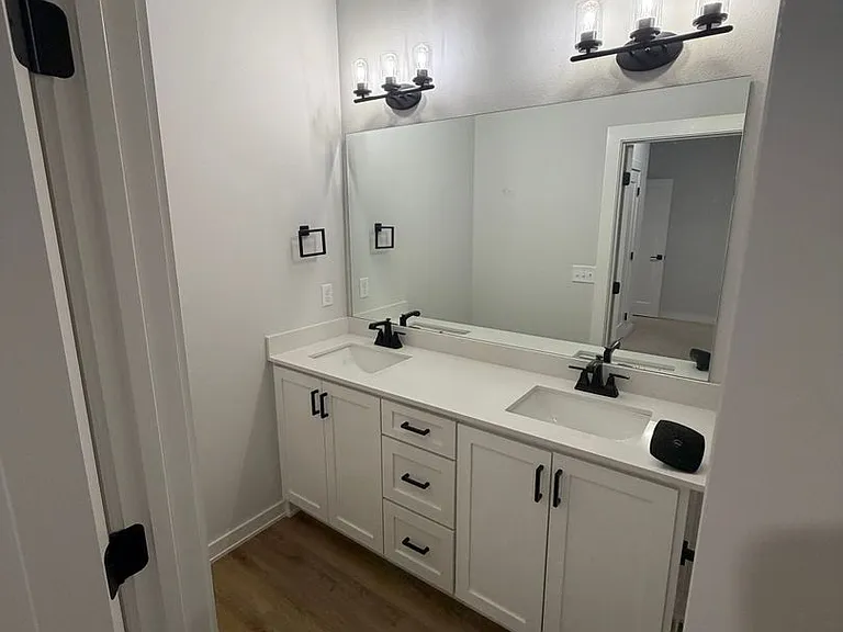513 W Dallas St — Photo 25