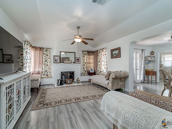5th image of 1005 W Olive Ave