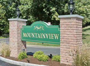 992 Sierra Vista Ln, Valley Cottage, NY 10989