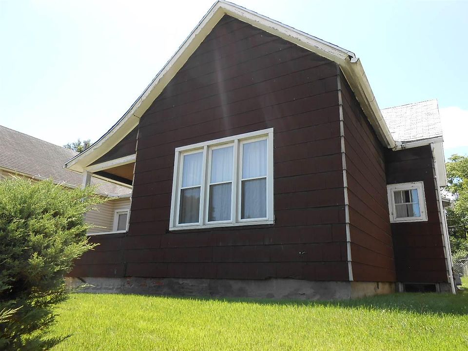 1st image of 809 S 8th St