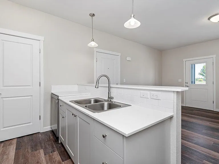 The Summit Apartments — Photo 41