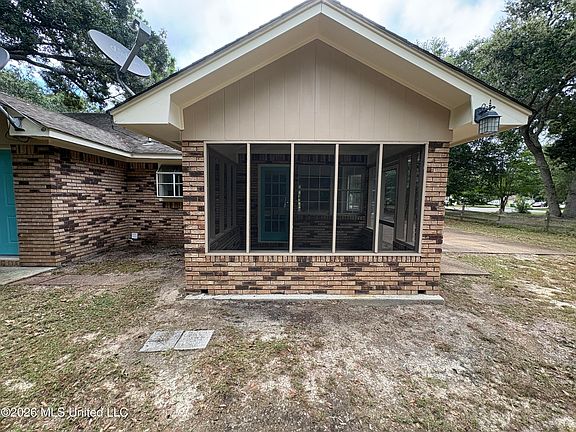 3rd image of 6921 Red Bud Ln