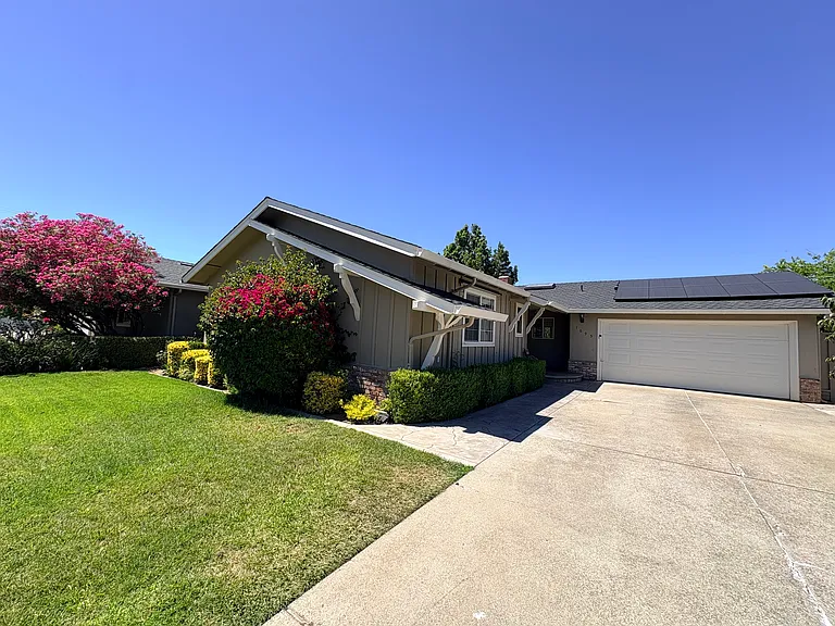 1695 Merrill Dr — Photo 7