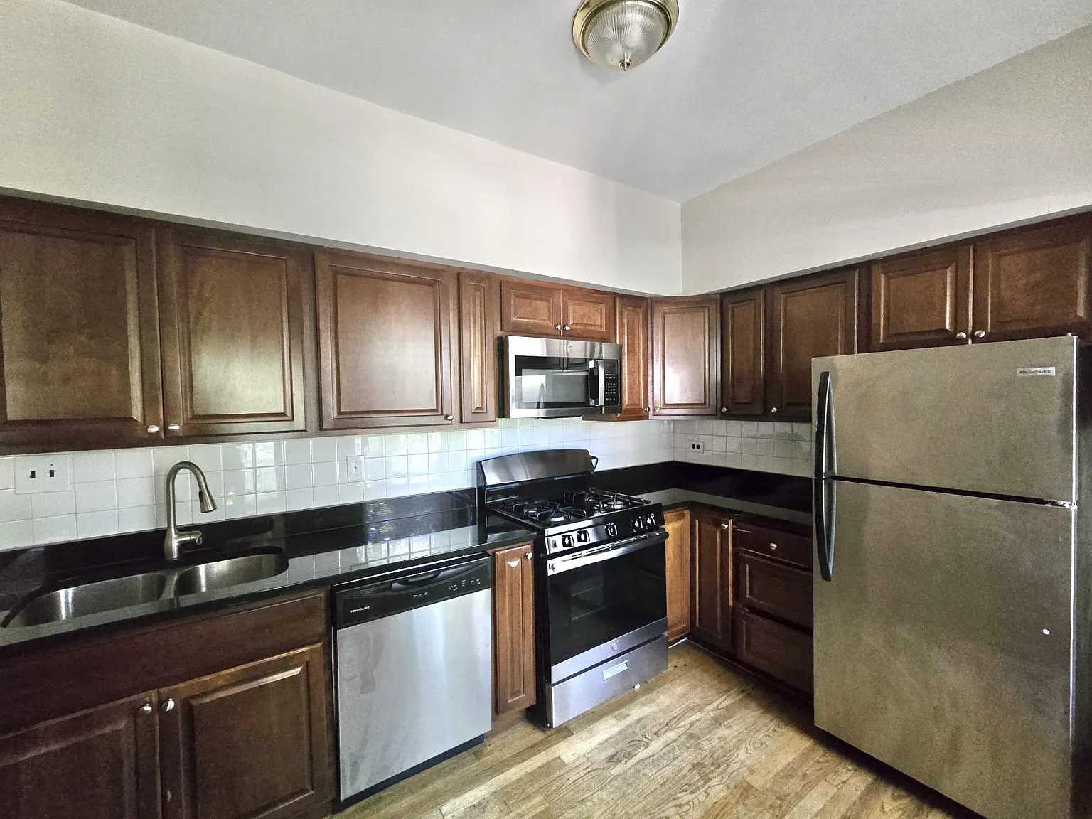 552 Elmwood Avenue #3 — Photo 2