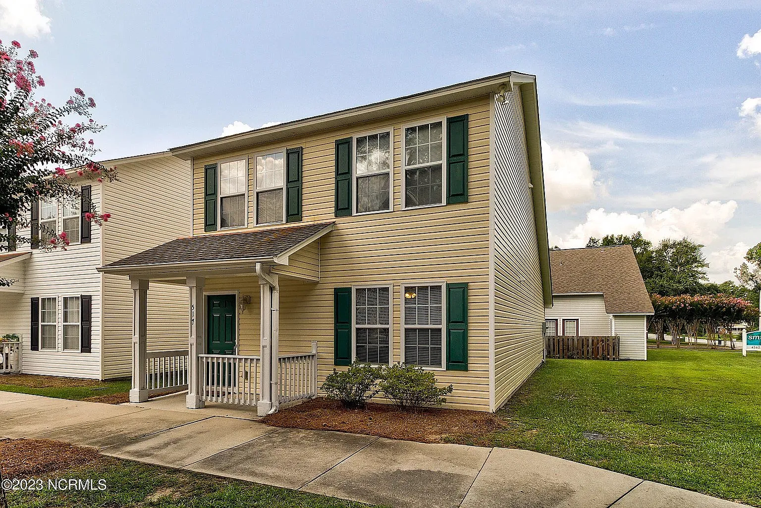 3 bed, 2.0 bath, 1367 sqft, $1,850 — Photo 1