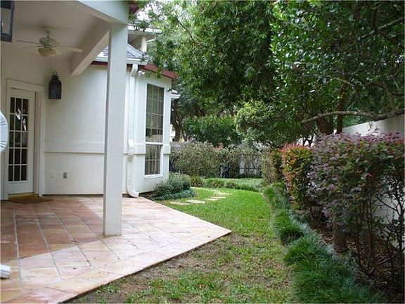 3rd image of 2625 Rose Hill Dr