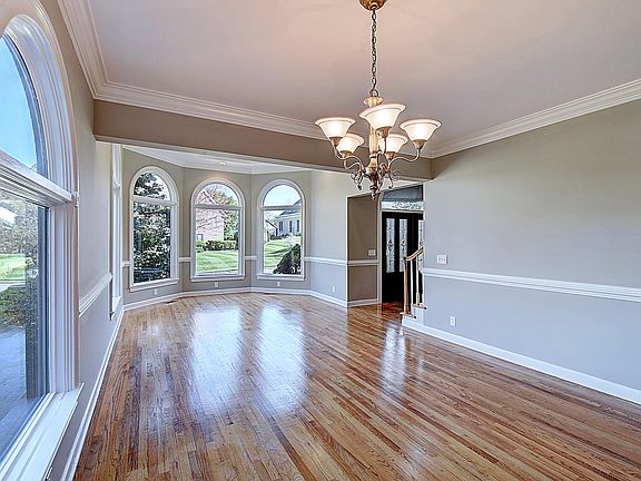5th image of 8 Caitlin Ct #0