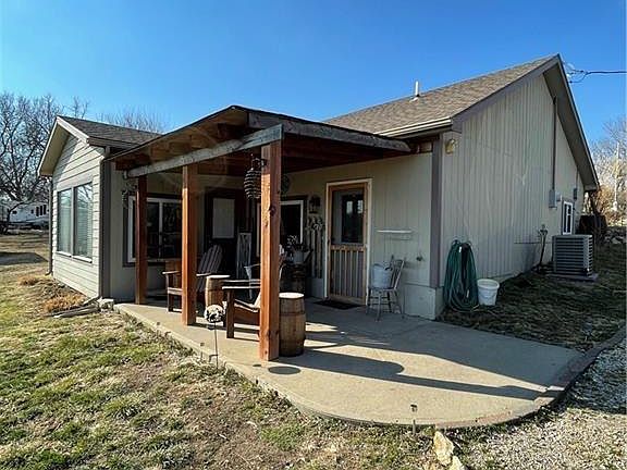 2nd image of 234 N Linn Valley Dr