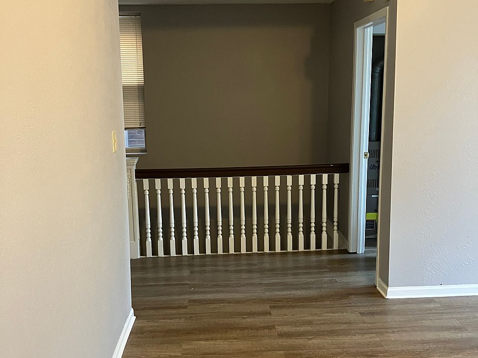 Hallway/Entry Living/Family Room