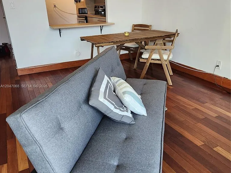 5401 Collins Ave #1110 — Photo 6