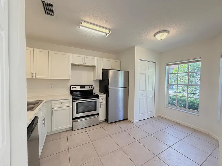 910 Summit Lake Dr — Photo 8