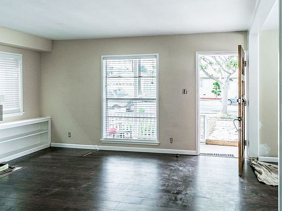 3rd image of 7134 W 85th St