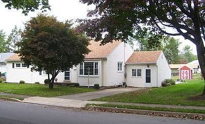 1st image of 1077 Cherry St