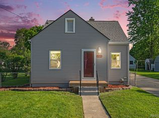 2323 Nichols Ave, Grand Blanc, MI 48439