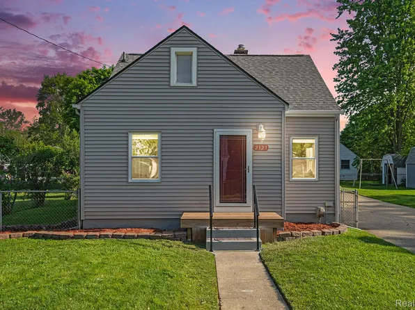 2323 Nichols Ave, Grand Blanc, MI 48439