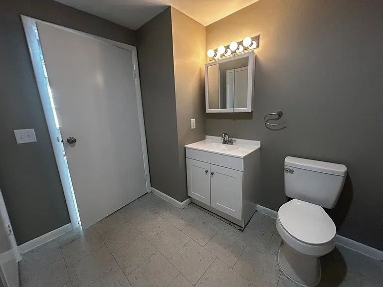 211 Tompkins St — Photo 23