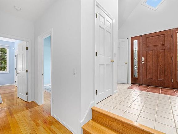 4th image of 20 Eagle Ln